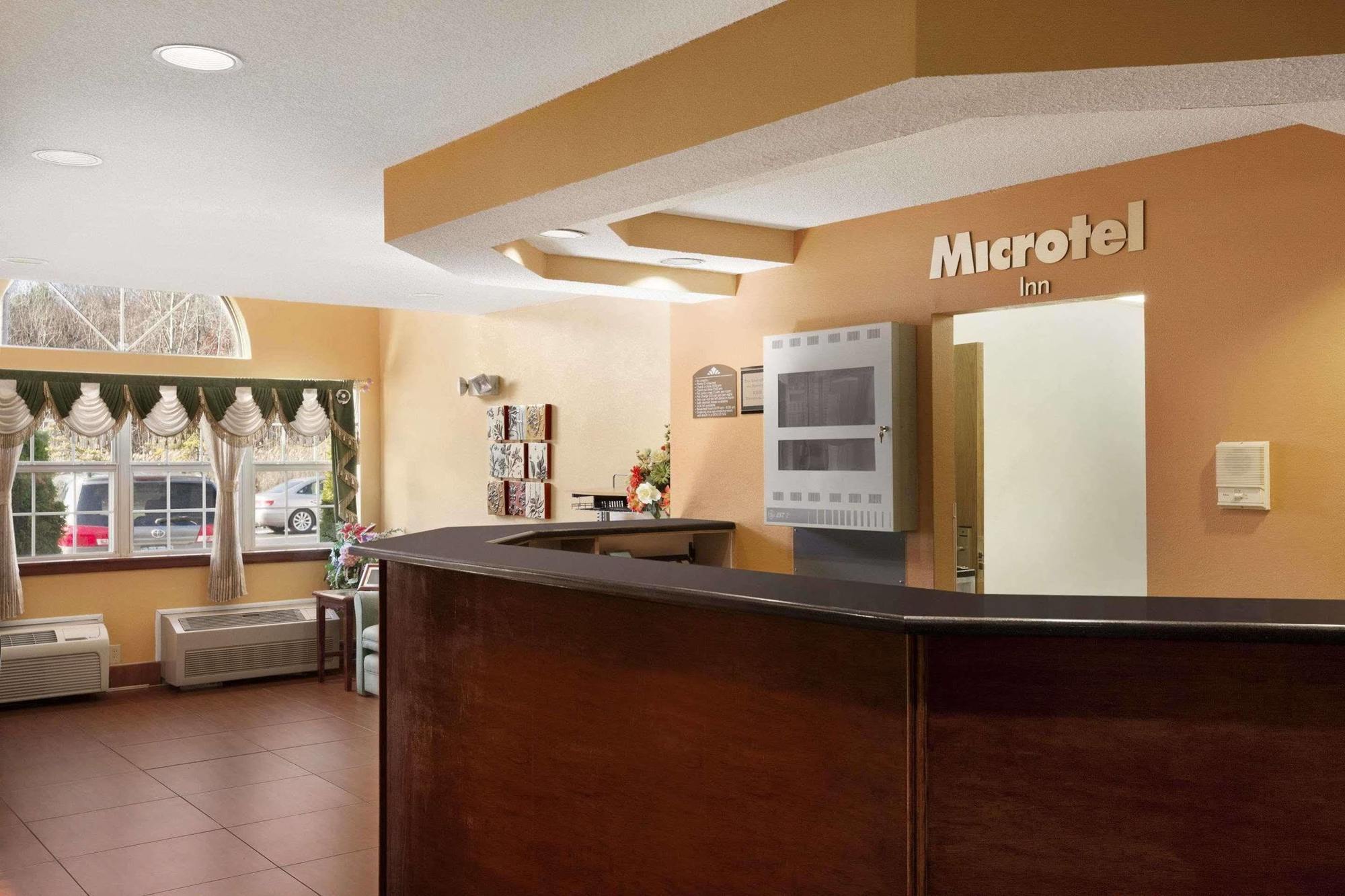 Microtel Inn By Wyndham - Albany Airport Latham Exterior photo