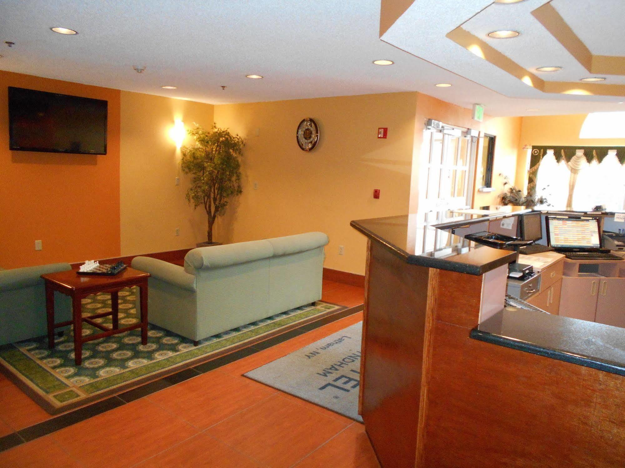 Microtel Inn By Wyndham - Albany Airport Latham Exterior photo