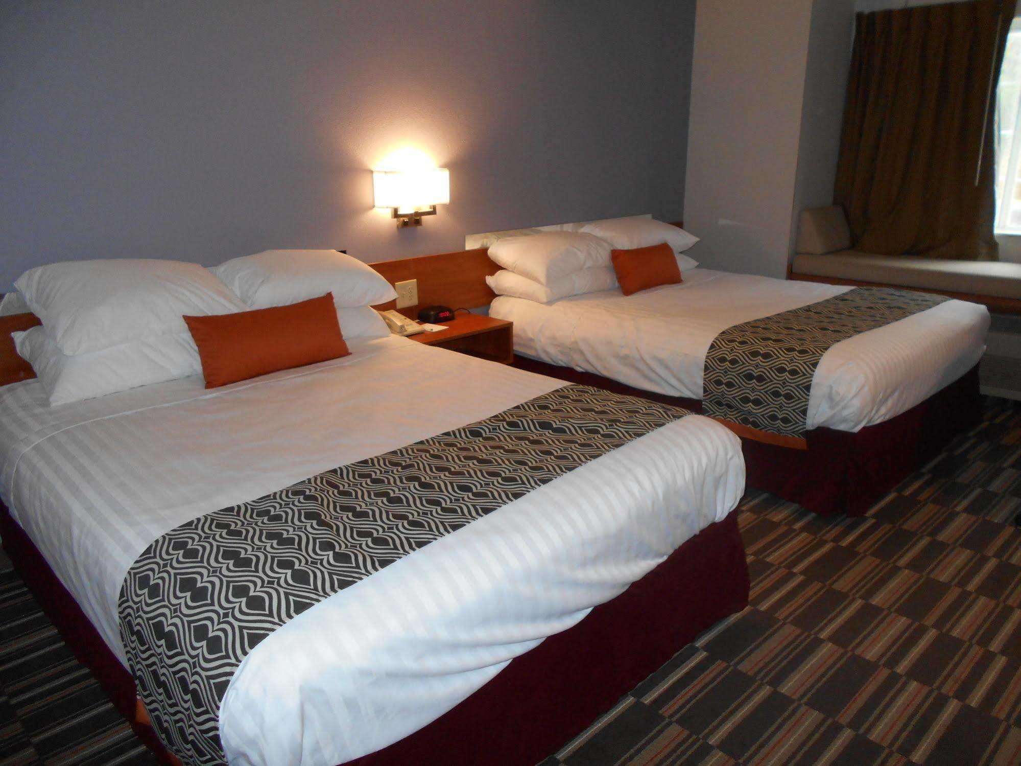 Microtel Inn By Wyndham - Albany Airport Latham Exterior photo