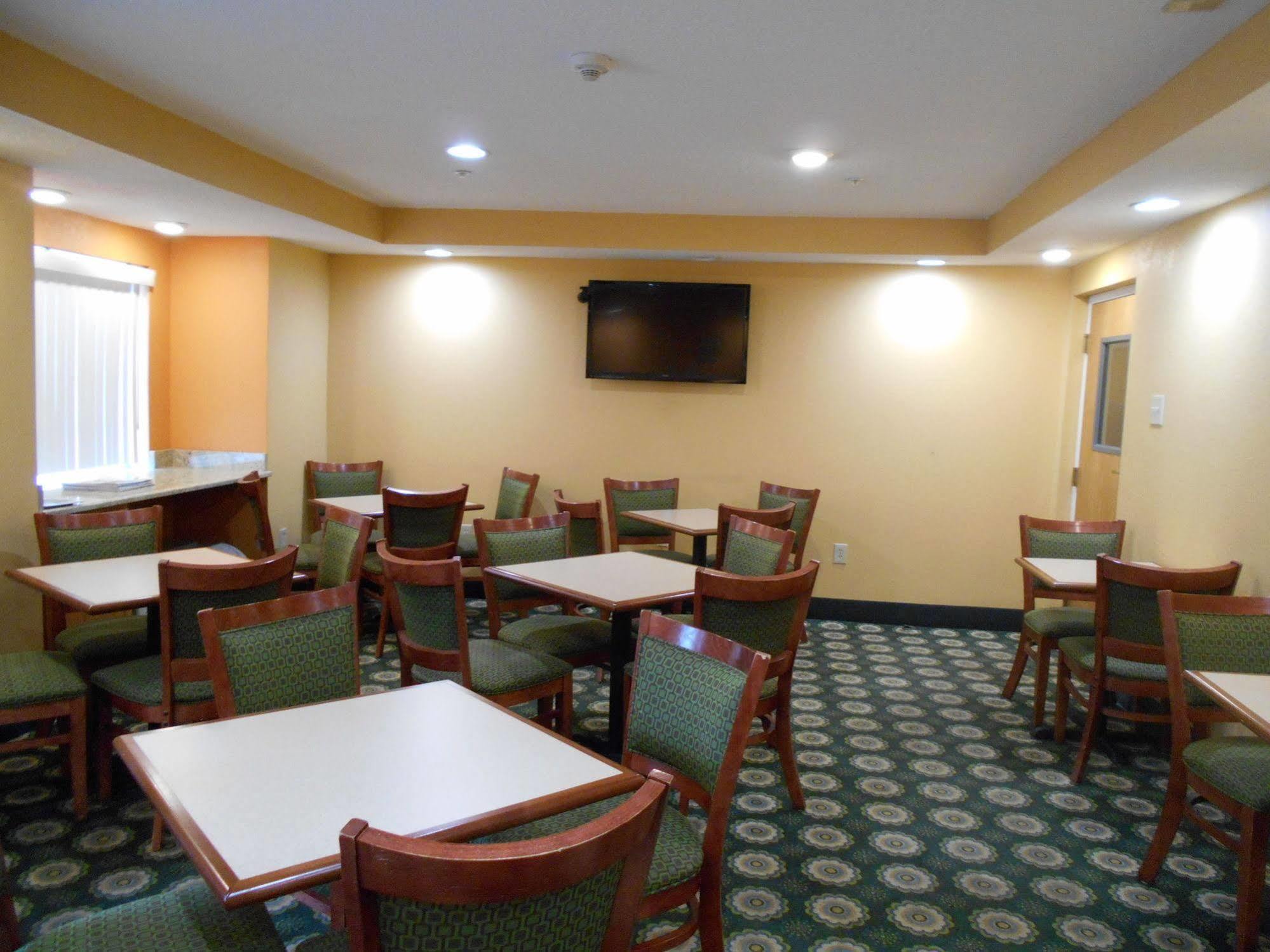 Microtel Inn By Wyndham - Albany Airport Latham Exterior photo